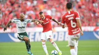 Internacional y Palmeiras firmaron un encendido empate por el Brasileirao