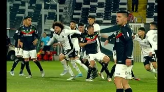 Falcón fue amonestado por un golpe contra Farías revisado en el VAR