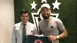 De vuelta por un día: Ronnie Fernández visitó dependencias de Santiago Wanderers