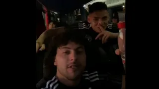 “Un minuto de silencio…” Los festejos de Colo Colo en el bus luego de la victoria sobre la U