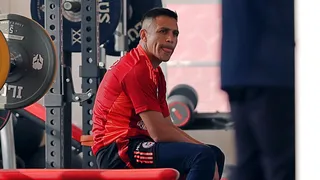 ¿Llega bien? Alexis Sánchez preocupa en La Roja antes de Bolivia por inesperada reacción
