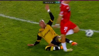 Solo fue amarilla: La dura entrada de Víctor González contra César Pérez