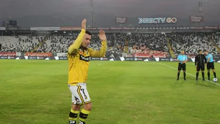 ¡De pie en el minuto 7! El Estadio Monumental aplaudió a su ídolo Esteban Paredes