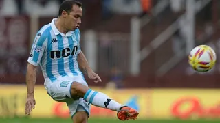 Prensa argentina destacó a Marcelo Díaz y Gabriel Arias como claves del Racing puntero