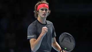 Alexander Zverev tumbó a Roger Federer y se convirtió en finalista del Masters de Londres