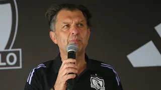 Jorge Almirón está blindado en Colo Colo: Blanco y Negro aprobó la renovación del DT