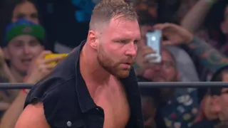 Jon Moxley apareció en AEW y causó impacto al atacar a Chris Jericho y Kenny Omega