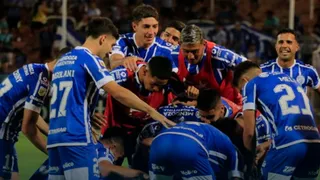 Thomas Galdames repitió titularidad en la victoria de Godoy Cruz sobre Colón