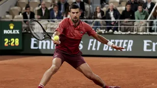 Novak Djokovic hizo valer su favoritismo en su estreno en Roland Garros