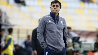 Gustavo Quinteros sobre la llegada de un delantero: Riascos y Leal están en carpeta