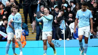 Manchester City remontó con goleada sobre Liverpool y mantuvo la presión en la lucha por el liderato