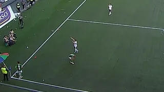 Marcelo Díaz fue agredido con un proyectil desde la hinchada de Colo Colo