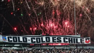 Hinchas de Colo Colo iluminaron los cielos festejando el Centenario