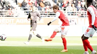 Gabriel Suazo sufrió con Toulouse una aparatosa derrota a manos de Stade Reims