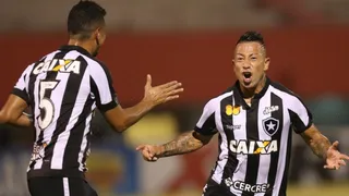 El golazo de tiro libre de Leonardo Valencia en triunfo de Botafogo en el Campeonato Carioca