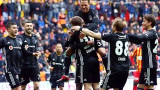 Besiktas de Gary Medel y Enzo Roco rescató un sufrido empate en Turquía