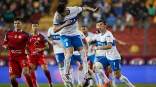 Universidad Católica volvió al triunfo y hundió en el fondo a Unión La Calera