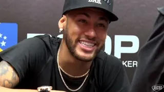 Neymar pasa las penas del fútbol en un torneo de poker en Brasil