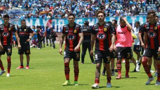 “Impactó una barrera”: El comunicado oficial tras el grave accidente de un jugador del fútbol chileno