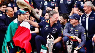 Verstappen prometió ayudar a “Checo” Pérez en Abu Dhabi para lograr el subcampeonato de la F1