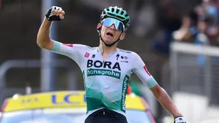 Kamna sorprende al ecuatoriano Carapaz y ganó en los Alpes