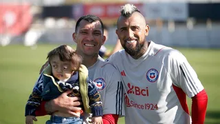 Gary Medel compartió su buen ánimo en un “lindo día” junto a La Roja en “Pinto Durán”