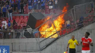 Los serios incidentes provocados por los barristas de la U en el Estadio Nacional
