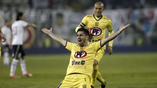 Sorprenden con mariachis a futbolista de U. de Concepción en pleno entrenamiento