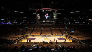 Todo teñido de Kobe Bryant: El homenaje del Staples Center en la previa del duelo de los Lakers
