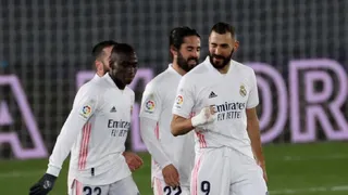 Real Madrid venció a Granada en polémico duelo y alcanzó a Atlético en la cima de La Liga
