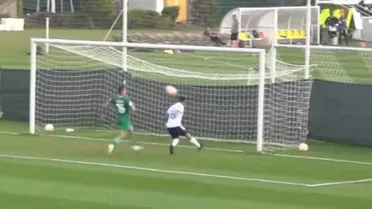 Jordhy Thompson anotó su primer gol con la camiseta de FC Orenburg