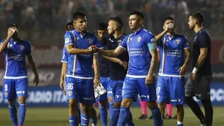 Clásico de Audax y U. Española tuvo encontrón entre Marcelo Díaz y Benjamín Galdames