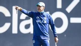 Alexander Aravena se quedó sin DT: ¿Cuánto duró Gustavo Quinteros en la banca de Gremio?