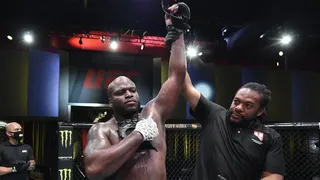 Derrick Lewis noqueó a Aleksei Oleinik en batalla estelar del UFC Vegas 6