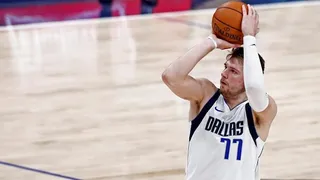 Luka Doncic y Dwight Powell dirigieron la victoria de Dallas Mavericks sobre Philadelphia 76ers