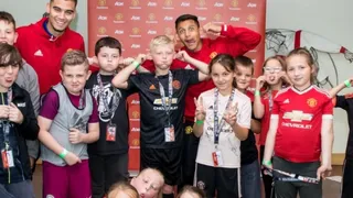 Los mensajes que Alexis dejó tras reunirse con niños de la Fundación del United
