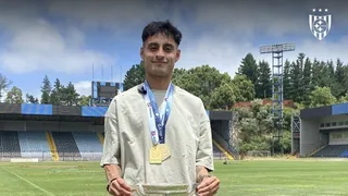 Javier Altamirano recibió su medalla de campeón del fútbol chileno con Huachipato