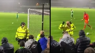 Ejecución de un penal golpeó a guardia en la cabeza y éste lo celebró