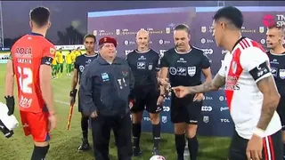 Enzo Pérez regaló su camiseta a soldado que combatió en la Guerra de Las Malvinas