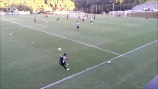 Rómulo Otero lució su clase en un entrenamiento de Atlético Mineiro