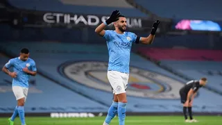 Manchester City aplastó a Burnley con triplete de Riyad Mahrez y escaló en la Premier