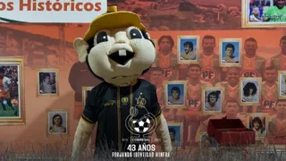 Cobresal presentó una camiseta conmemorativa por sus 43 años de vida