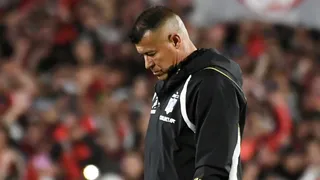 Colo Colo le pone la cruz a Jorge Almirón: El detalle que frena su salida inmediata