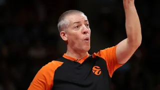 ¡Insólito!: árbitro de la Euroliga de básquetbol lo pillaron robando en aeropuerto