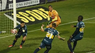 Juan Cuevas marcó de penal y decretó el descuento para Everton ante Melipilla