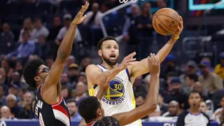 Golden State Warriors recuperó terreno de la mano de un imponente Stephen Curry