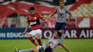 Flamengo castigó con dureza los errores de Unión La Calera en el Maracaná
