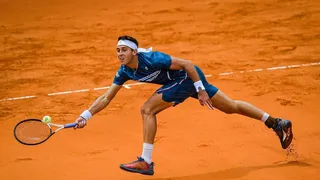 Tomás Etcheverry dio la sorpresa al eliminar a Francisco Cerúndolo en el ATP de Santiago