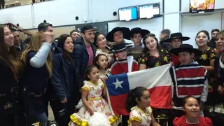 Tomás González recibió homenaje a la chilena en su recepción tras ganar el oro Panamericano