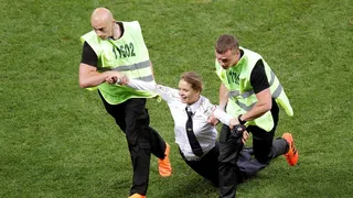 Pussy Riot realizó invasión a la cancha del Estadio Luzhniki durante la final del Mundial